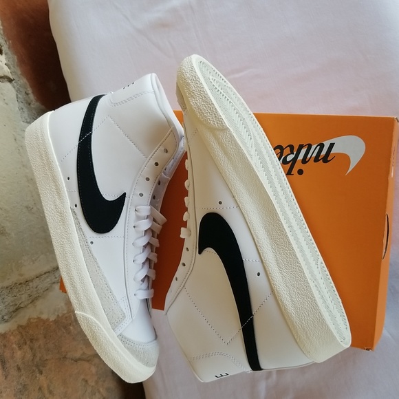 Sneakers - Picture 2 of 3